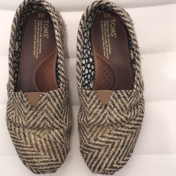 grey under armour running shoes